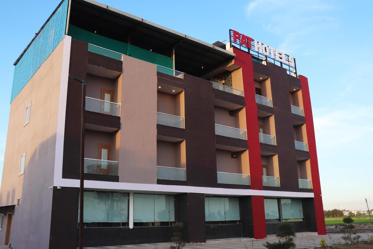แพต โฮเต็ล Hotel อินดอร์ ภายนอก รูปภาพ