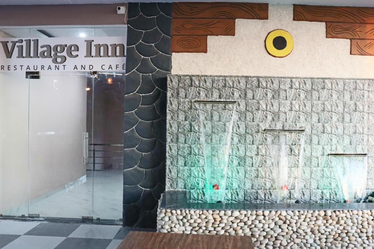 แพต โฮเต็ล Hotel อินดอร์ ภายนอก รูปภาพ