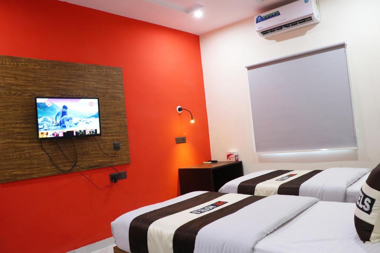 แพต โฮเต็ล Hotel อินดอร์ ภายนอก รูปภาพ