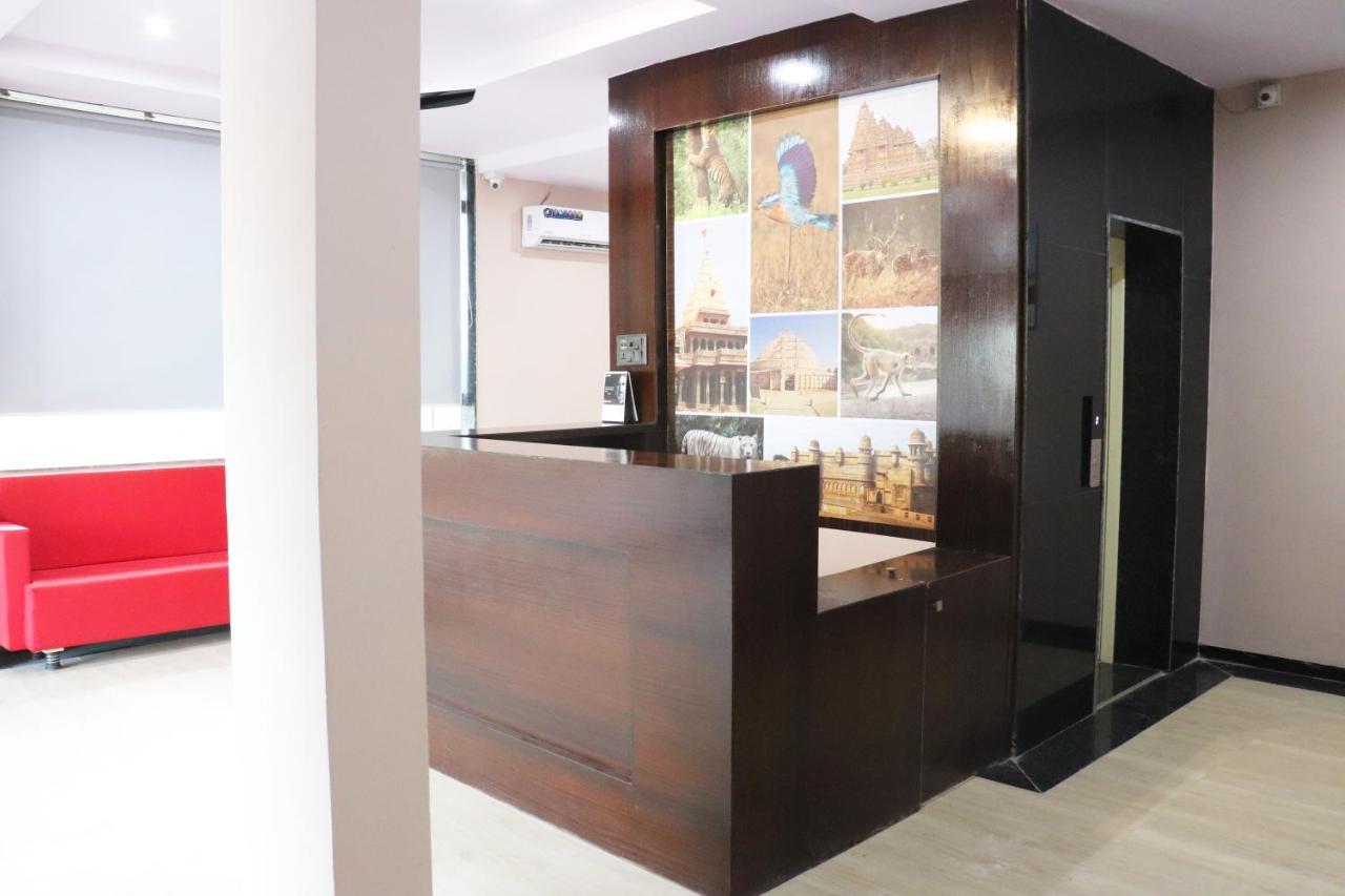 แพต โฮเต็ล Hotel อินดอร์ ภายนอก รูปภาพ